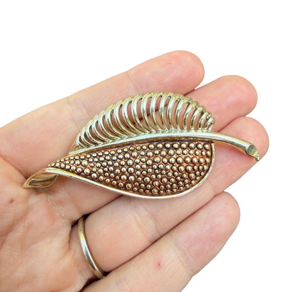 Vintage Jewelry Gold Tone Leaf Brooch Pin
